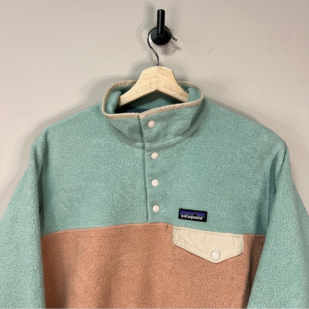 Patagonia Women's Two-Tone Snap-T Fleece Pullover - Mint & Tan - Picture 4 of 5